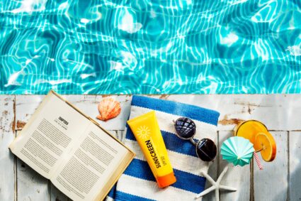 Guía para cuidarte de las infecciones en albercas y playas en Semana Santa