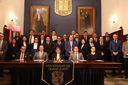 Fiscal General Gerardo Vázquez Alatriste participa en la ceremonia de entrega de grados a egresadas y egresados de la Maestría en Ciencias Forenses