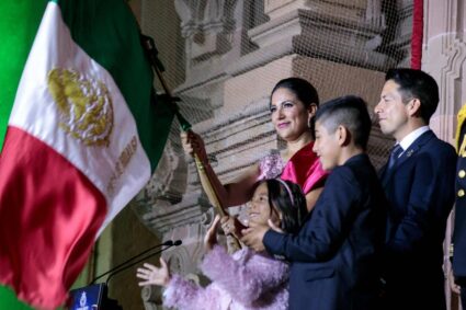 Gobernadora Libia Dennise Gacía, da el Grito de la Independencia, en Dolores Hidalgo.
